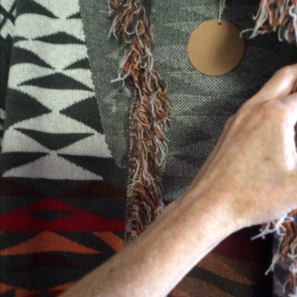 1 left!! ❤️Grey Skies Aztec Blanket  Western Fringe Blanket cardigan sweater - Picture 13 of 13